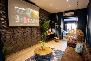 Capsule-time suspended*billiards*jacuzzi-sauna - Image 2