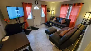 2 bed/1bath House across food trucks of Aloha Mall - Image 2