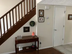 Cozy Downtown Townhouse Near Historic Old Town - Image 5