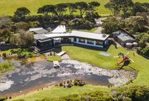 Lakehouse Estate is on 3 acres with private lake - Image 5