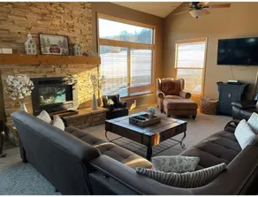 5 BR en suite with firepit, hot tub,and game room. - Image 5