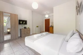 Comfort Room With Mountain View by Faro Del Porto - Image 3