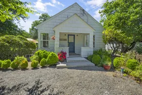 Modern cottage in historic Snoqulamie - Image 2