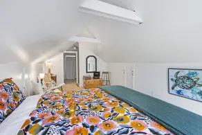 Modern cottage in historic Snoqulamie - Image 3