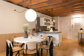 Bright, central, spacious, 2 bedrooms, Balcony, AC - Image 3