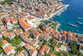 ”Lola” - Hvar old town apt in the harbour! - Image 3