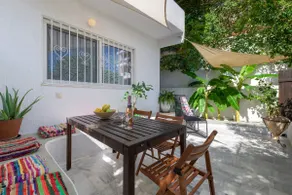 Private Yard, near Old Town, Prime Location - Image 5