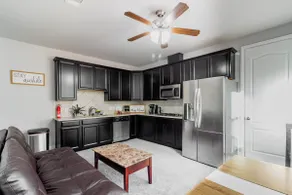 Executive Studio Bed, Bath with Garage (no pets) - Image 3