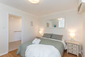 Coastal Comfort 1 King, 2 Queen beds with Park Views - Image 2