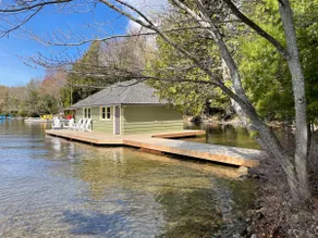 Cottage in Muskoka Lakes ( Lake Joseph) - Image 2