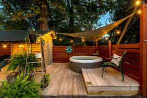 Fountain City Bungalow - Hot Tub, Fire Pit & Wifi - Image 3