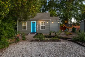 Fountain City Bungalow - Hot Tub, Fire Pit & Wifi - Image 2