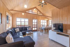 Spacious cottage w/ hot tub in the Golden Circle - Image 5