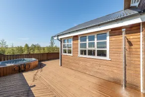 Spacious cottage w/ hot tub in the Golden Circle - Image 4