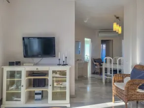 Lovely 2 bed apt overlooking golf - Image 4