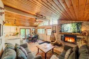 Catskill Chalet: Hunter Mtn Ski Chalet w/Spa - Image 2
