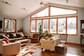 Darrington Majestic White Horse Mountain Home - Image 3