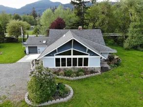 Darrington Majestic White Horse Mountain Home - Image 2