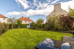 Generous home with a games room, garden, parking - Image 5