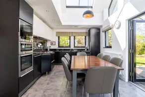 Generous home with a games room, garden, parking - Image 3
