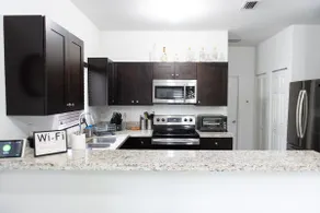 New house on the block near Miami Airport. - Image 2