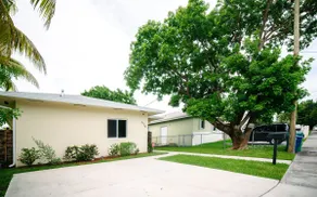 New house on the block near Miami Airport. - Image 3