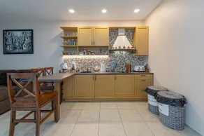 Calm and private ap by Polo Apartments - Image 4