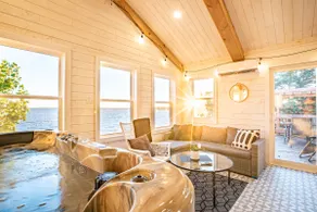 Large renovated beachfront cottage - Image 3