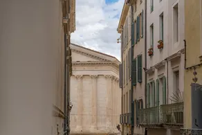 Maison Carrée · The Elegance of the Maison Carrée - Image 5