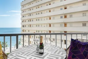 Neptuno 501 Beachfront Stylish Studio with Views - Image 2