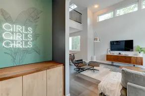 Modern 3BR Home w/ Backyard, BBQ grill & Sauna! - Image 2