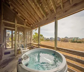 Charming Cottage w/ Hot Tub, Short Walk to Beach - Image 5