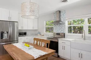 Pineapple Pad: Across from Beach & Near Dining - Image 2