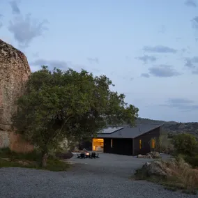 Casa Roca: Modern Cabin in 17 Acres Near Yosemite - Image 5