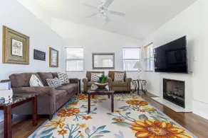 Serene and Beautiful Villa with Pool in Palm Bay - Image 3