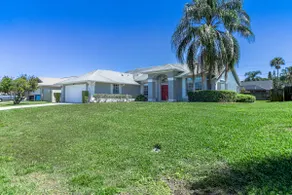 Serene and Beautiful Villa with Pool in Palm Bay - Image 2