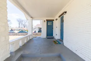 *NEW* Fully renovated Charming Crosstown duplex - Image 4