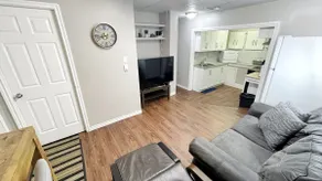 Quiet & Cozy Suite - W/ Private parking & Entrance - Image 5