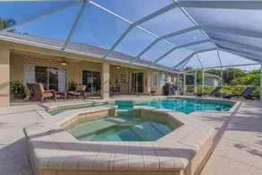 Beachy Bungalow less than 2 miles from the beach! - Image 5