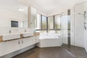 3 Bedroom Luxury Beach House - Image 3