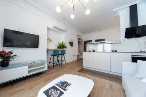Superior apartment with views, 1 bed, downtown - Image 4