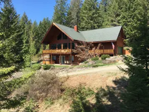 Larchwood Lodge with Lake View, Salt WaterHot Tub and Hiking Trails on 20 acres - Image 2