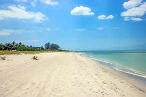 Luxury Beachfront Escape Main & Guest House - Image 5