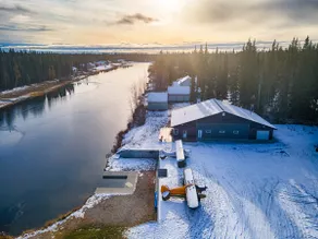 Lakefront Aviators Aurora Retreat - Image 3
