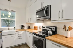 RoseCity Getaway - New Modern Private Home - Image 5