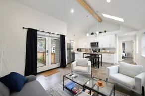 RoseCity Getaway - New Modern Private Home - Image 2