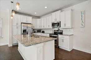 Walk Everywhere-Spacious Townhome Steps to Beach - Image 2
