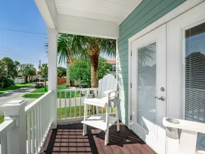 Walk Everywhere-Spacious Townhome Steps to Beach - Image 5