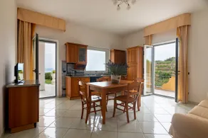 Villa with pool and sea view - Image 4