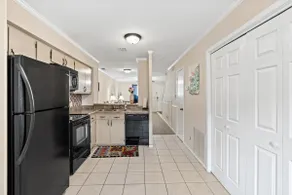 Spacious Townhouse Near USC & Airport - Image 2